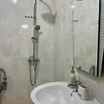 Beachside Family Nest Apt, Spacious & Cozy - By Beta Premium דירה גולם
