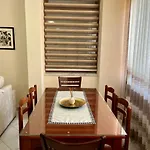 Beachside Family Nest Apt, Spacious & Cozy - By Beta Premium דירה *
