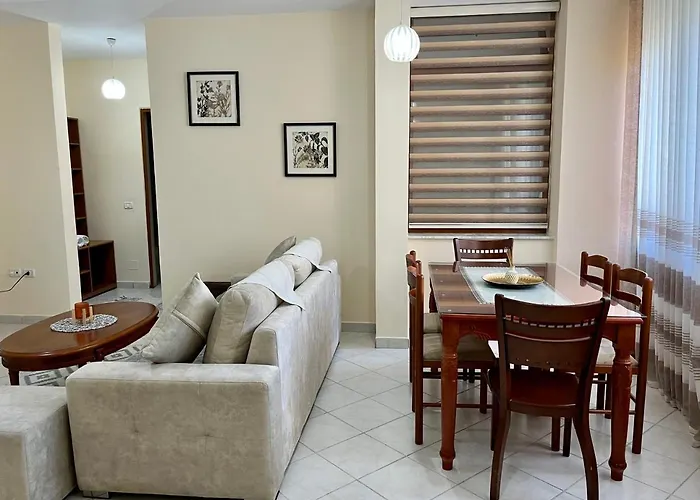 Beachside Family Nest Apt, Spacious & Cozy - By Beta Premium Apartment