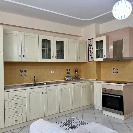 Beachside Family Nest Apt, Spacious & Cozy - By Beta Premium Διαμέρισμα Golem (Tirana)